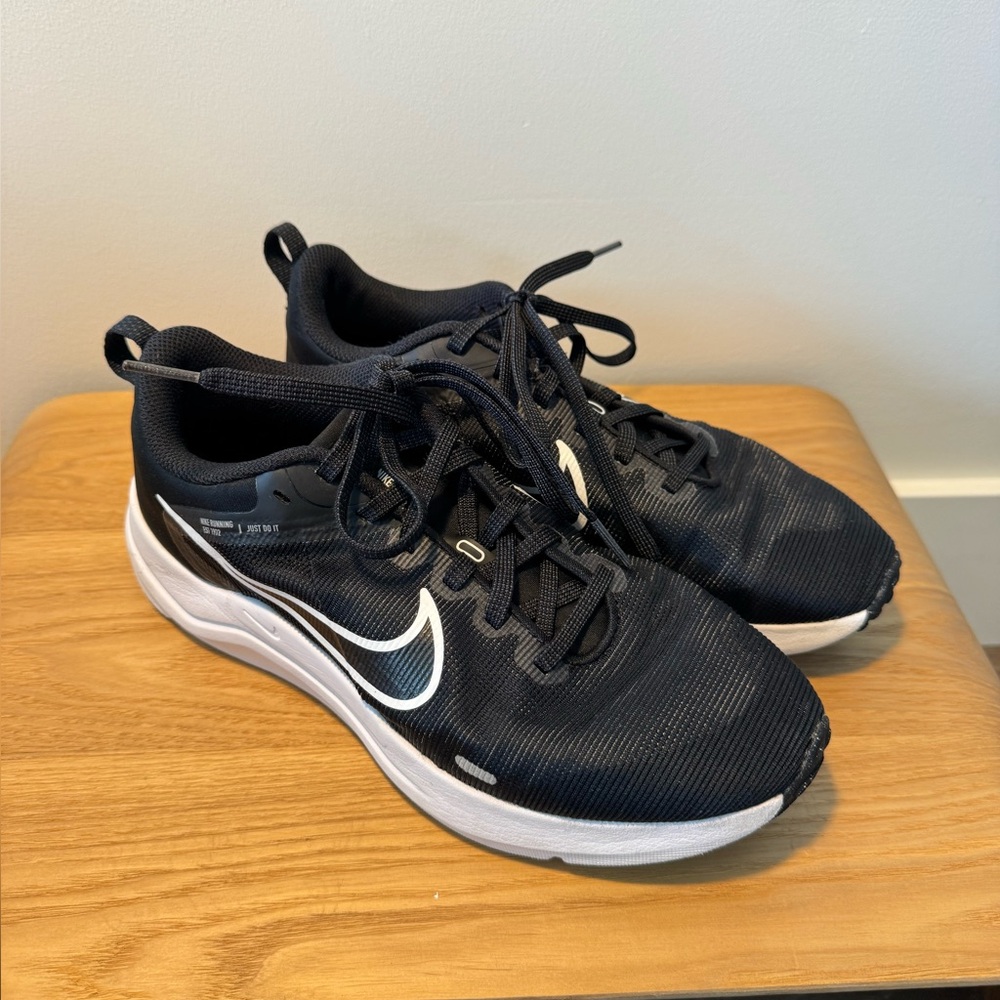 Nike Black Gray Sports Shoes